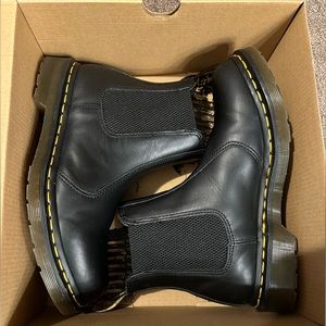 Dr. Martens 2976 Chelsea boot size 8